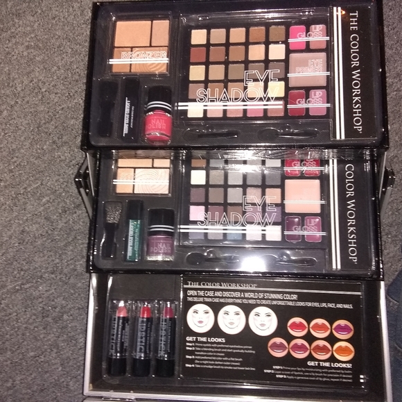 See through lock box three tiers of make up includ - Picture 3 of 3